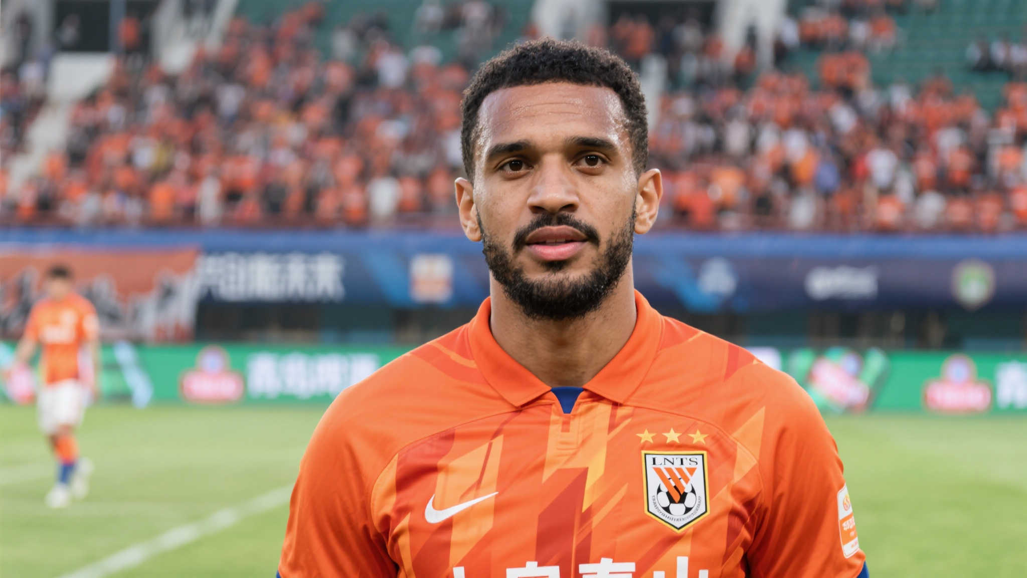 目前，球迷们最关心的莫过于他何时正式亮相，以及首次